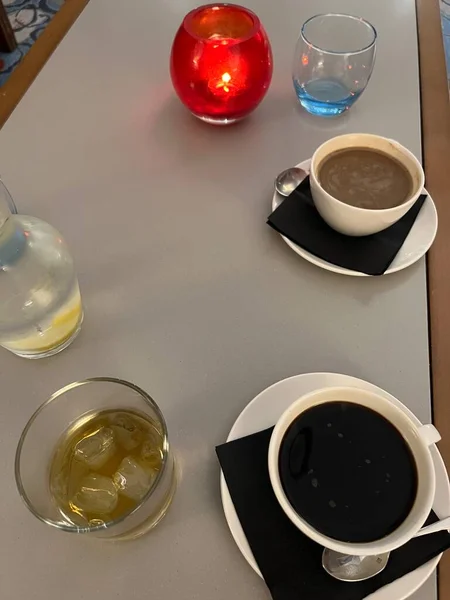 Interior View Coffee Drinks White Cups Sat Black Serviette Napkin — Fotografia de Stock