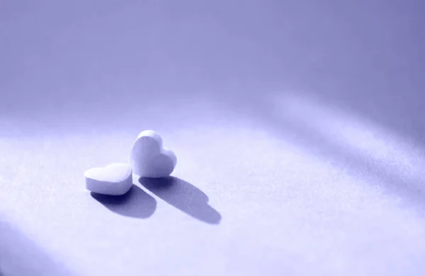 Two White Heart Shaped Medical Pills Color Year 2022 Copy — Stockfoto