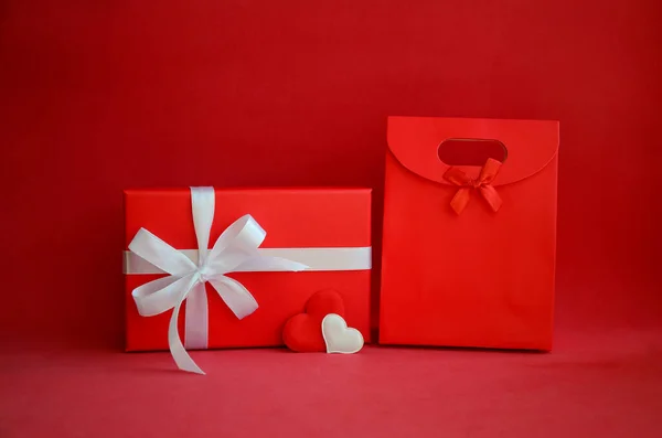 Red Gift Box White Bow Shopping Bag Hearts Red Background — стоковое фото