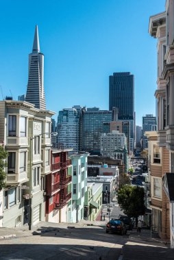 Lombard Caddesi, ABD 'den San Francisco silueti manzarası