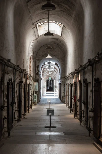 Korridor Mit Zellen Alten Verlassenen Eastern State Penitantiary Usa — Stockfoto