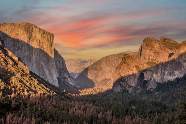 Γραφικό Ηλιοβασίλεμα Πάνω Από Yosemite Valley Από Tunnel View Point — Φωτογραφία Αρχείου