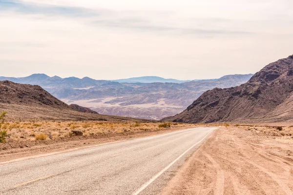 Autostrada Malowniczym Krajobrazie Doliny Pustyni Usa — Zdjęcie stockowe