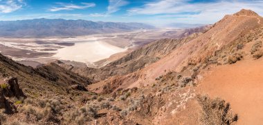 Dante 'nin Badwater Havzası' ndaki manzarası harika, Amerika 'daki Ölüm Vadisi.