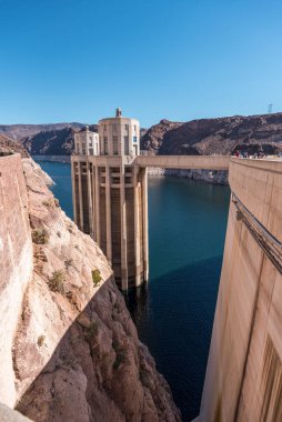 Amerika 'nın güneybatısındaki büyük Hoover Barajı.