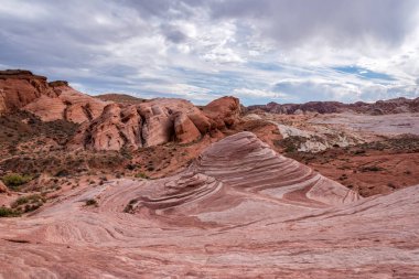 ABD 'deki Fire State Park Vadisi' nde ikonik Ateş Dalgası kaya oluşumu