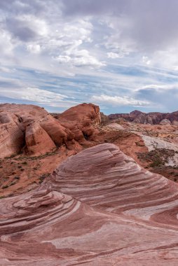 ABD 'deki Fire State Park Vadisi' nde ikonik Ateş Dalgası kaya oluşumu