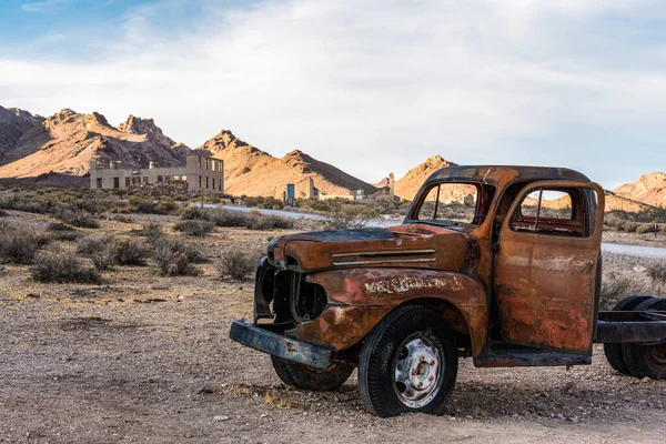 Abandoned Car Wreck Ghost Town Rhyolite Death Valley Usa — Stock Photo, Image