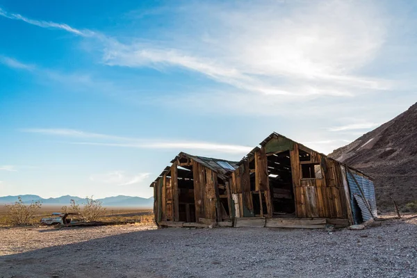 Two Abandoned Sheds Ghost Town Rhyolite Death Valley Usa — Stock Photo, Image