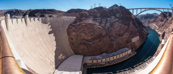 Amerika 'nın güneybatısındaki büyük Hoover Barajı.