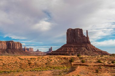 Utah, ABD 'deki Anıt Vadisi' nde Iconic West Mitten Butte