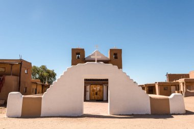 ABD 'nin Taos Pueblo Ulusal Parkı' ndaki güzel kilise.