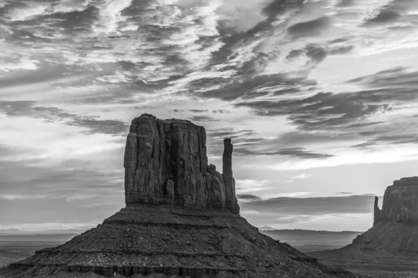 Arizona Abd Deki Anıt Vadisi Üzerinde Muhteşem Bir Gün Doğumu — Stok fotoğraf