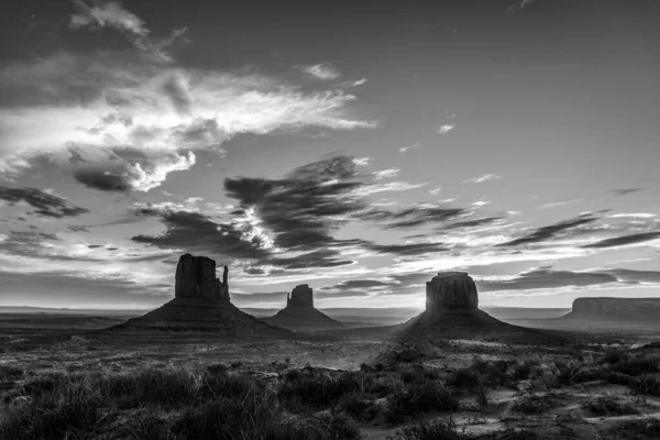 Arizona Abd Deki Anıt Vadisi Üzerinde Muhteşem Bir Gün Doğumu — Stok fotoğraf