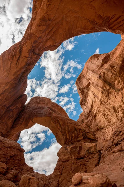 Arches Ulusal Parkı 'nda Muhteşem Çifte Kemer, ABD