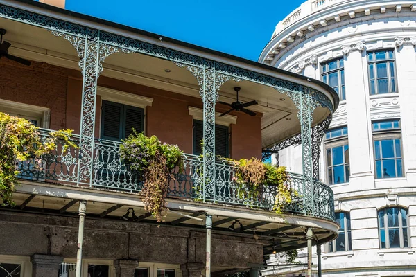 stock image Scenic typical balcony at historic building in the French Quarter of New Orleans, USA