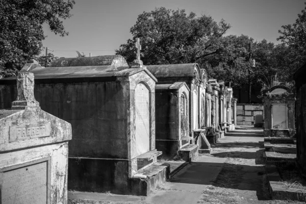 ABD 'deki New Orleans mezarlığında tarihi mahzenler.