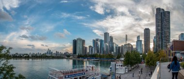 Chicago 'nun ufuk çizgisi üzerinde günbatımı, Navy Pier, ABD