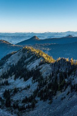 ABD 'deki Rainier Dağı' ndan Rocky Dağları 'na harika bir manzara.