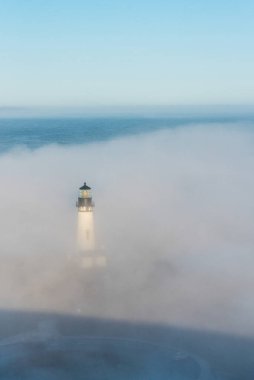 Sabahın erken saatlerinde sahne deniz feneri, Oregon, ABD 'de Yaquina Head.