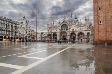Venedik 'teki St. Mark Meydanı Kötü Hava ve Yüksek Gelgit, Venedik, İtalya