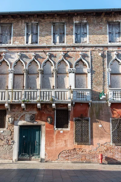Facade Old Abandoned Palace Venice Italy — Foto de Stock