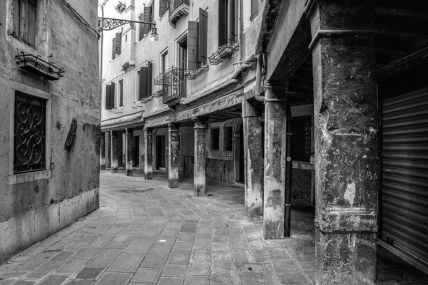 Abandoned Bent Alley Downtown Venice Italy — Stockfoto