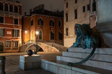 Cannaregio 'da Küçük Meydan Gece, Venedik, İtalya