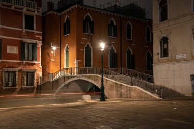 Cannaregio 'da Küçük Meydan Gece, Venedik, İtalya