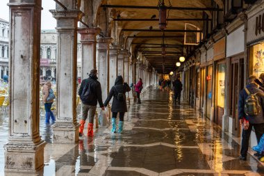 Venedik 'teki St. Mark Meydanı Kötü Hava ve Yüksek Gelgit, Venedik, İtalya