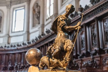 Aziz George 'un Venedik, İtalya' daki San Giorgio Maggiore Kilisesi 'ndeki heykeli