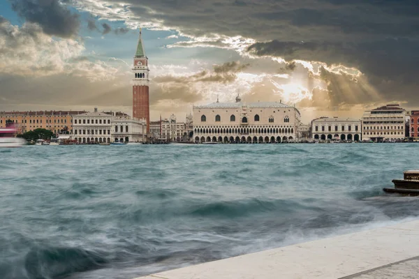 Der Markusplatz Venedig Bei Schlechtem Wetter Und Flut Italien — Stockfoto