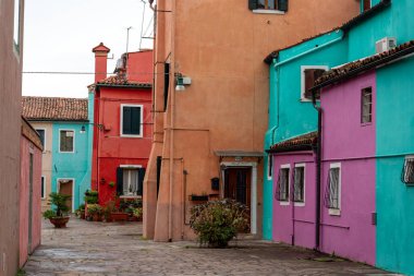 Burano Adası, Venedik, İtalya 'daki Rio Pontinello' daki Renkli Evler