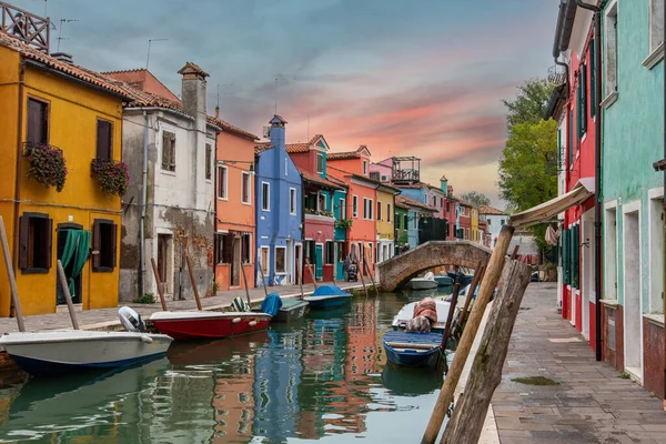 Barevné Domy Buranu Pod Malebnou Oblohou Ostrov Benátky Itálie — Stock fotografie