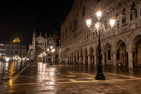 Illuminated Doge Palace Night Venice Italy —  Fotos de Stock