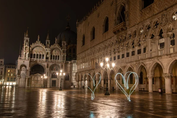 Writing Light Front Illuminated Doge Palace Marks Square Night Venice —  Fotos de Stock