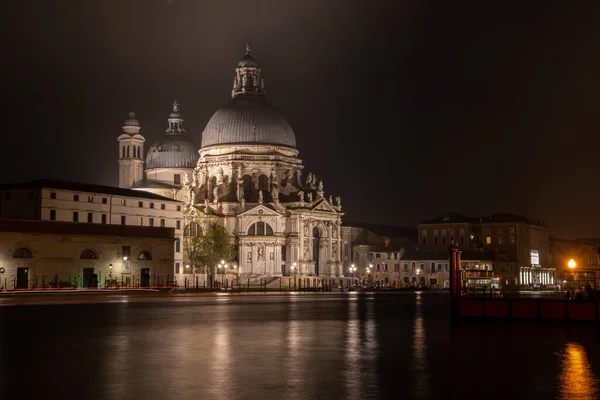 Igreja Barroca Velha Santa Maria Della Saudação Noite Veneza Itália — Fotografia de Stock