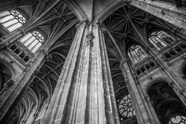 Lange Zuilen Prachtig Versierd Plafond Gotische Kerk Saint Eustache Parijs — Stockfoto