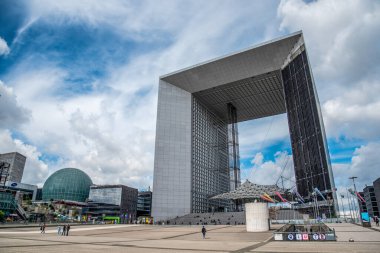 Fransa, Paris 'te La Defense bölgesinde Iconic Grande Arche