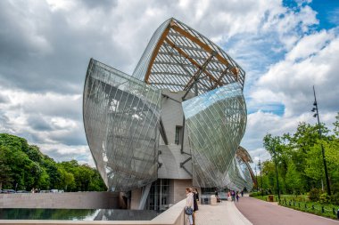 Paris, Fransa 'daki modern Louis Vuitton Vakfı binası