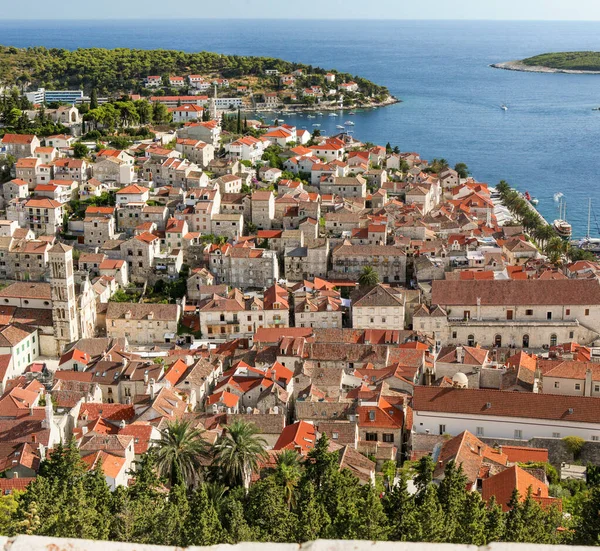 Hırvatistan 'ın Dr. Josip Avelini Park' tan Hvar kasabasından manzara