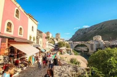 Bosna-Hersek 'in Mostar kentinde ikonik antik köprü yeniden inşa edildi