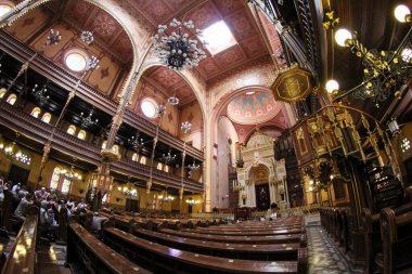 Macaristan, Budapeşte 'deki ünlü Dohany Sokağı Sinagogu' nun içi