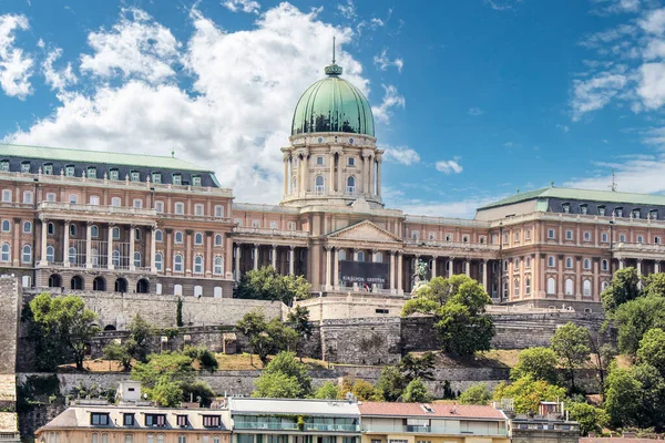 ハンガリー ブダペストの有名な王宮 — ストック写真