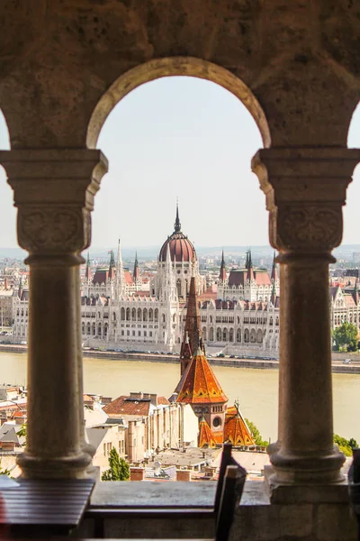 Scenic Hungarian Parliament Budapest Seen Fisherman Bastion — Foto de Stock