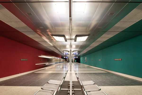 ミュンヘン バイエルン州 ドイツのカラフルな地下鉄駅Wettersteinplatz — ストック写真