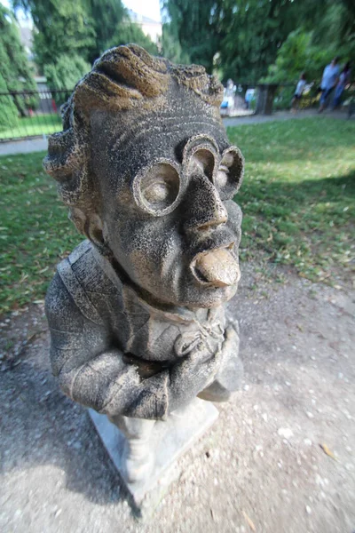 오스트리아 잘츠부르크의한 공원에 난쟁이 조각상 — 스톡 사진