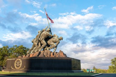 WASHINGTON, ABD - 20 Ağustos 2019: Washington, ABD 'de ünlü Iwo Jima Anıtı