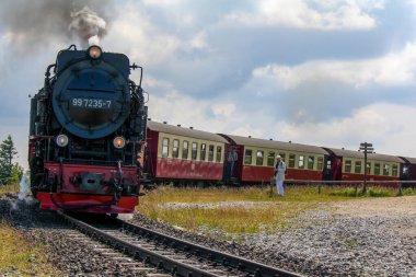Almanya 'nın Harz dağlarında antika buharlı lokomotif