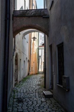 Almanya, Bavyera 'da Passau' nun merkezinde dar bir sokak.